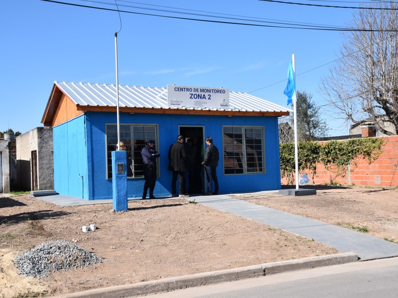 Quedó inaugurado el segundo centro de Monitoreo, ubicado en calle Rafael Obligado y Guerrico de la ciudad de Ramallo, perteneciente a la Secretaría de Seguridad de la Municipalidad de Ramallo. A partir de ahora, las cámaras del barrio serán vigiladas en territorio.
