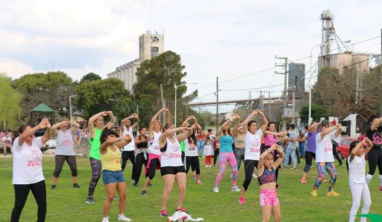 Familias y muchos jóvenes disfrutaron, en un día a pleno sol y con clima cálido, de las actividades propuestas por las distintas áreas del gobierno municipal.