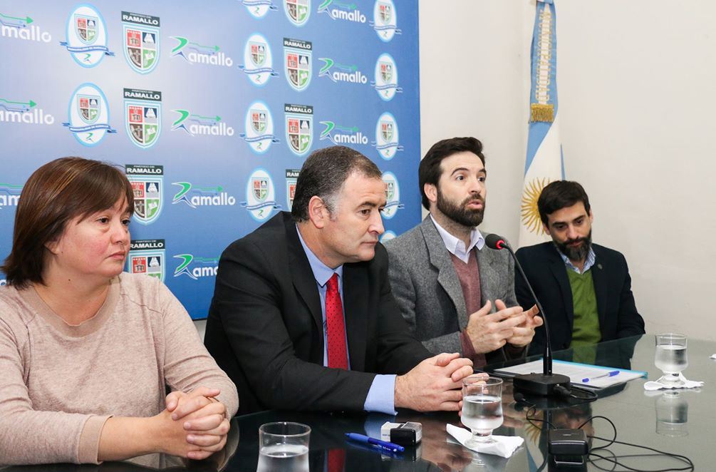 El pasado miércoles 6 de septiembre se llevó a cabo el acto de firma del convenio entre el Municipio de Ramallo, representado por el intendente Mauro David Poletti y la Facultad de Medicina de la Universidad Nacional de Rosario representada por Damián Verseñazzi y Alejandro Vallini.
