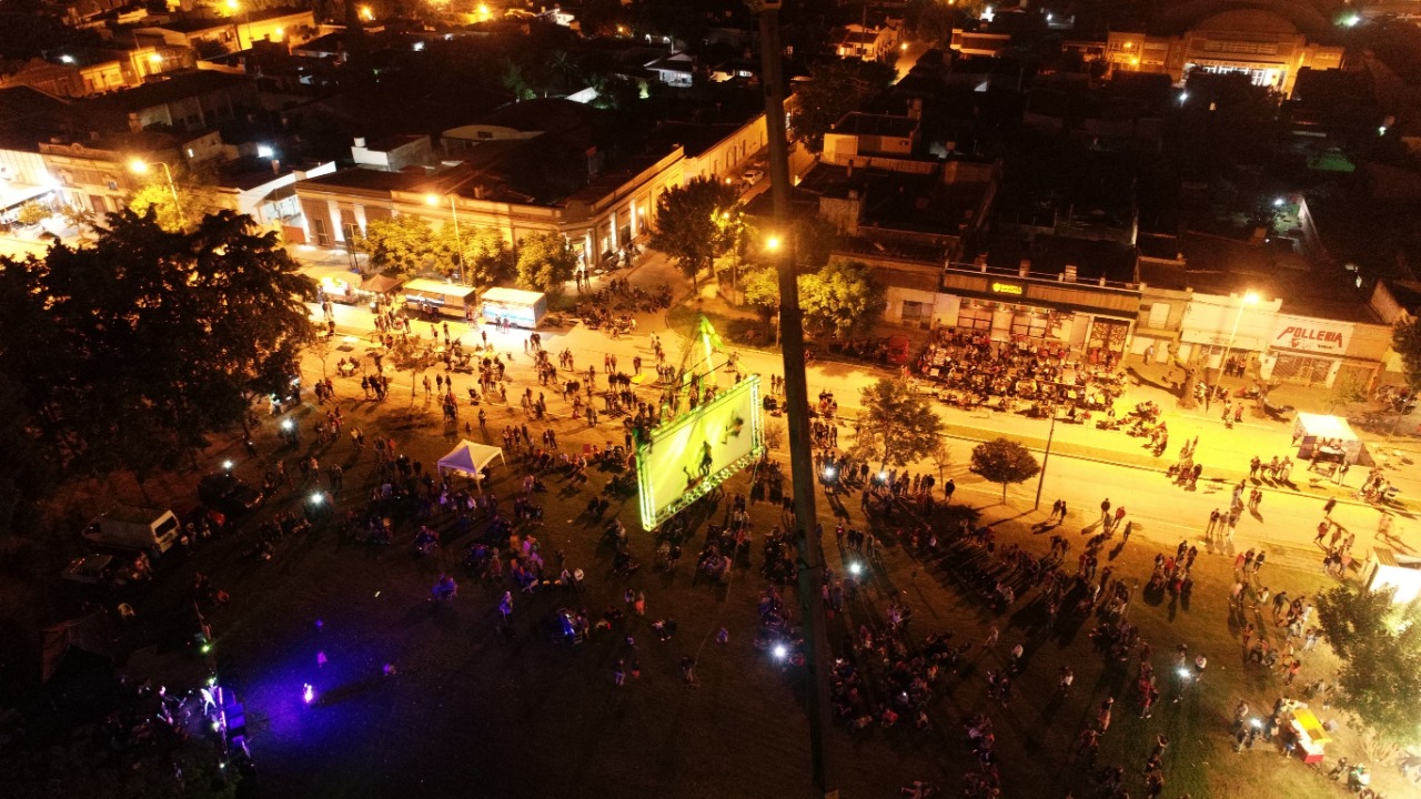 Este domingo, con un gran marco de público, culminaron los festejos por el 133° Aniversario de Villa Ramallo. Dentro de los agasajos se llevó a cabo el concurso “Ramallo Suena” con la participación de Bandas de distintos géneros musicales y Solistas.