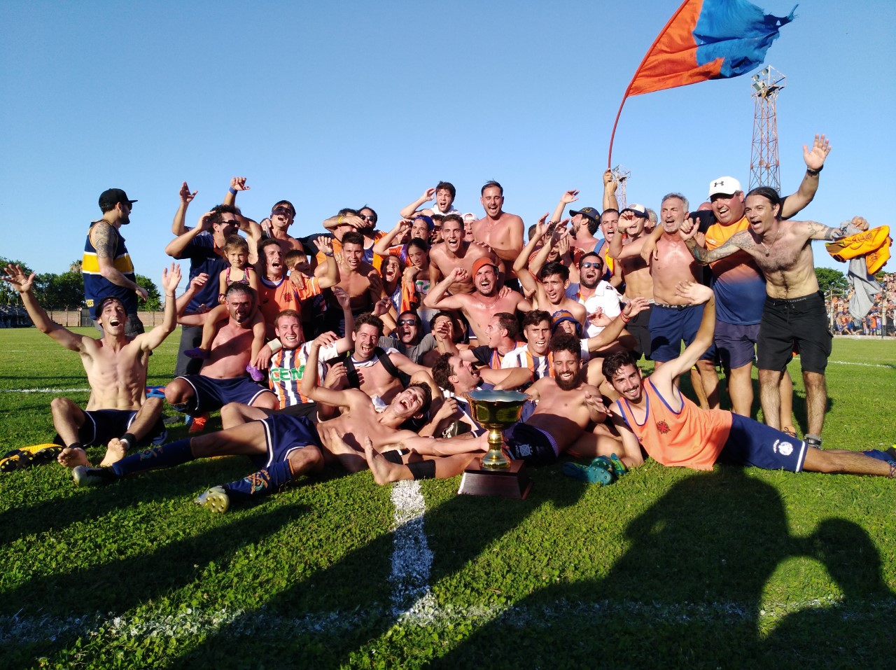 Social le ganaba 1 a 0 a Regatas con gol de Monzón desde los 26 del primer tiempo, pero peso más la experiencia de “Kuku” Varas, quien entró en el segundo tiempo, y en ocho minutos dio vuelta el resultado, para que Regatas se quede con el título.