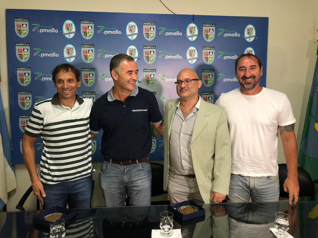 La Municipalidad de Ramallo, en nombre de la comunidad, realizó un homenaje a Gustavo “Turco” Martín por su enorme trayectoria futbolística y su calidad como persona. El próximo campeonato de la Liga Nicoleña llevará su nombre.