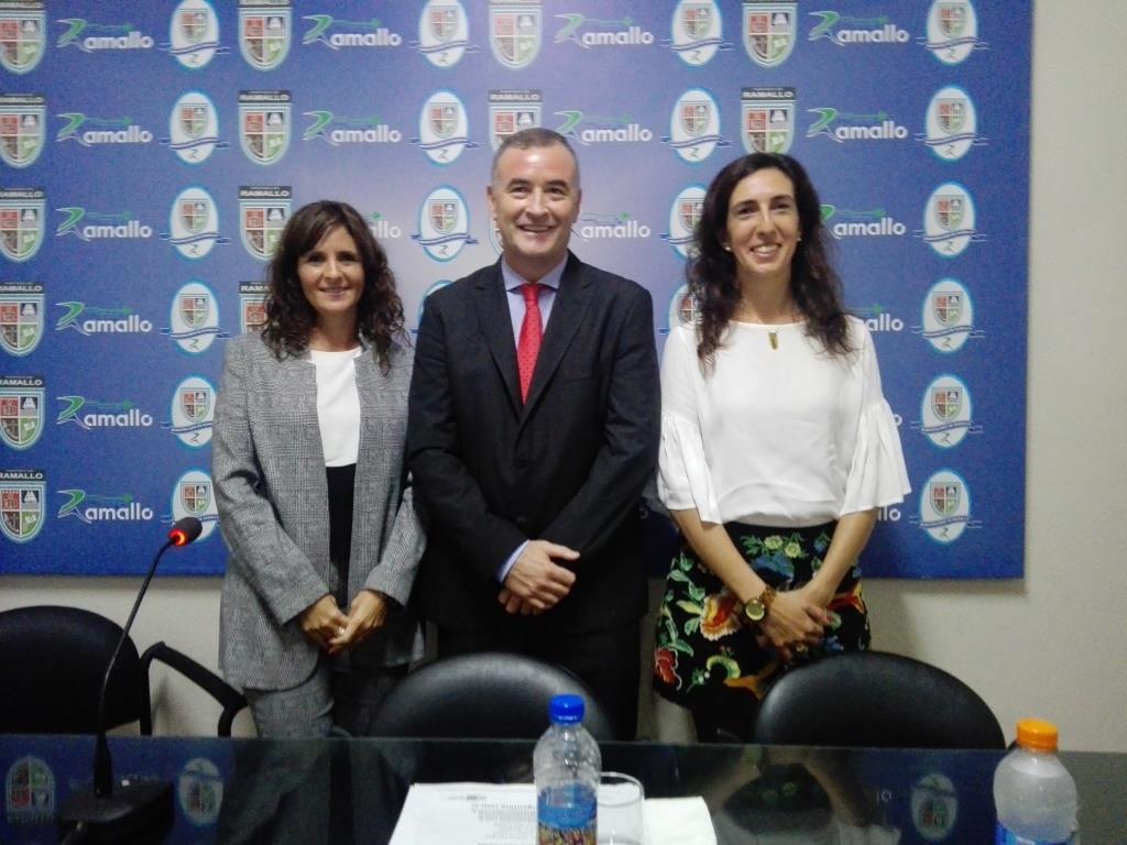 En el marco de la sexta jornada de “Ramallo se abre al Mundo”, se presentó en conferencia de prensa el Sistema de Educación Dual para el Partido de Ramallo. Participaron el intendente Mauro Poletti; Yanina Falugue, gerente de Formación Profesional; y Carolina Iglesias, gerente Socios y Relaciones Públicas de la Cámara de Industria y Comercio Argentino-Alemana.