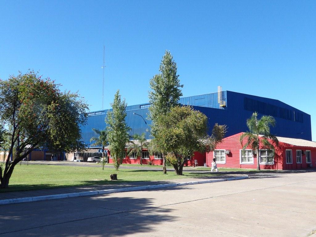 Este lunes trascendió que habría estallado un compresor de aire en la zona de mantenimiento de la empresa Laboratorios Ramallo S.A. en donde al menos tres operarios sufrieron heridas leves, los cuales debieron ser atendidos.