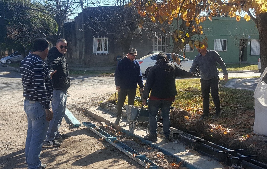 El intendente Mauro Poletti encabezó una recorrida por deferentes obras que se están realizando en la ciudad de Ramallo. Lo hizo junto al secretario de Obras y Servicios Públicos, Leandro Torri.