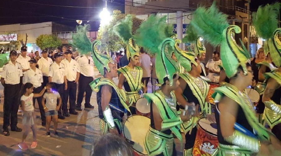 La segunda jornada de los Carnavales Ramallo 2018 fueron empañados por una inexplicable ola de violencia. Una mujer resultó herida por otra que la atacó con un arma blanca, varias peleas a golpes de puños y la agresión a una bailarina terminaron por suspender la noche del sábado.