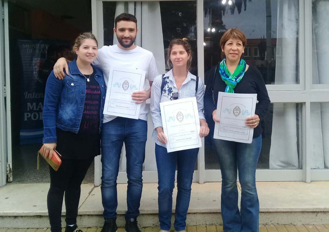 El intendente Mauro Poletti, en conjunto con la Escribanía General de Gobierno de la provincia de Buenos Aires, llevó adelante un acto de firma y entrega de escrituras.