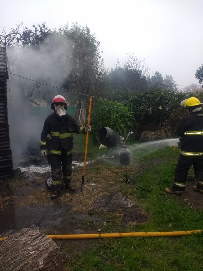 Personal del cuerpo de Bomberos Voluntarios de Pérez Millán tuvo que sofocar un siniestro en la mañana de este miércoles 12 de junio, ocurrido en una propiedad ubicada en calle Güemes.