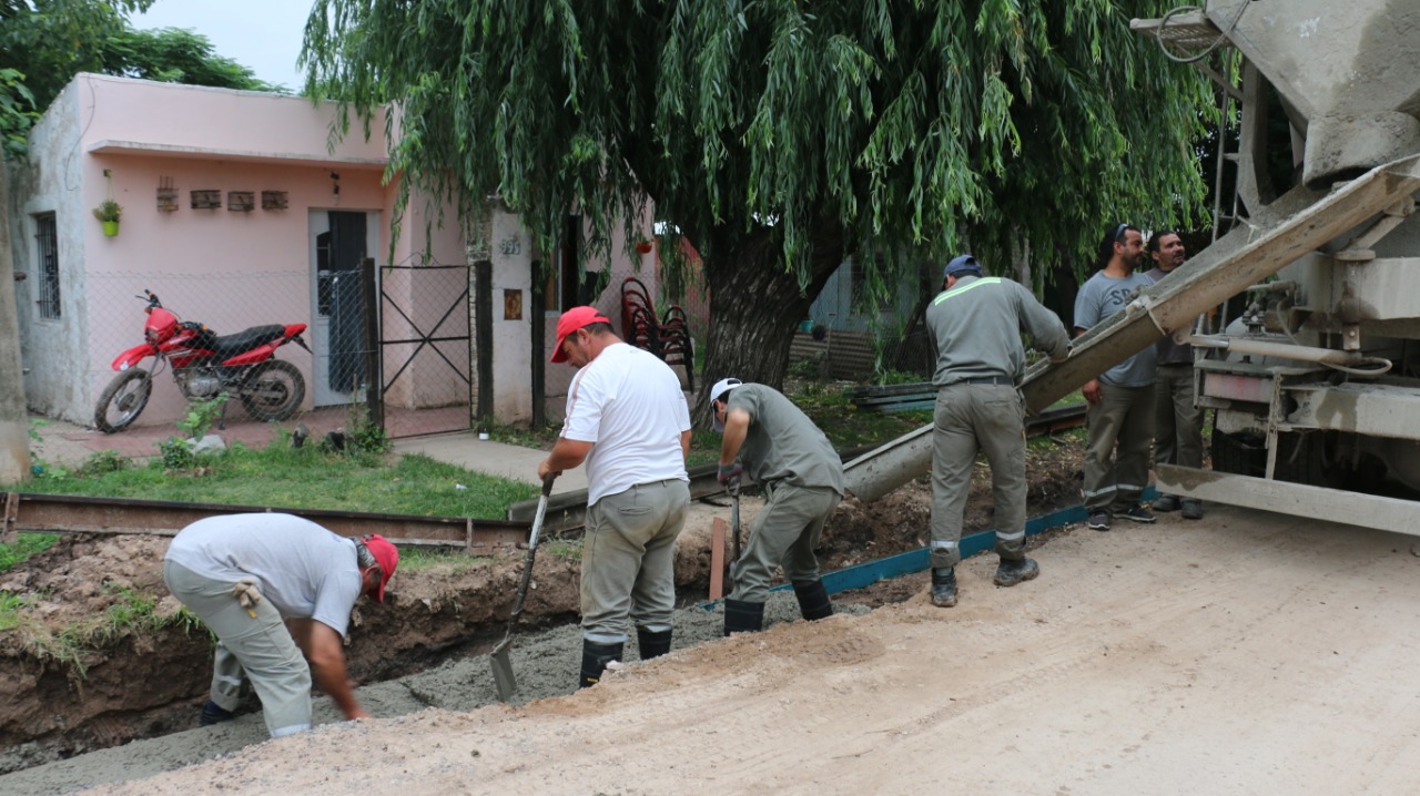 El intendente Mauro Poletti, junto al eecretario de Obras y Servicios Públicos, Leandro Torri, realizó una recorrida por diferentes obras que el Estado municipal lleva adelante en cada una de las localidades.
