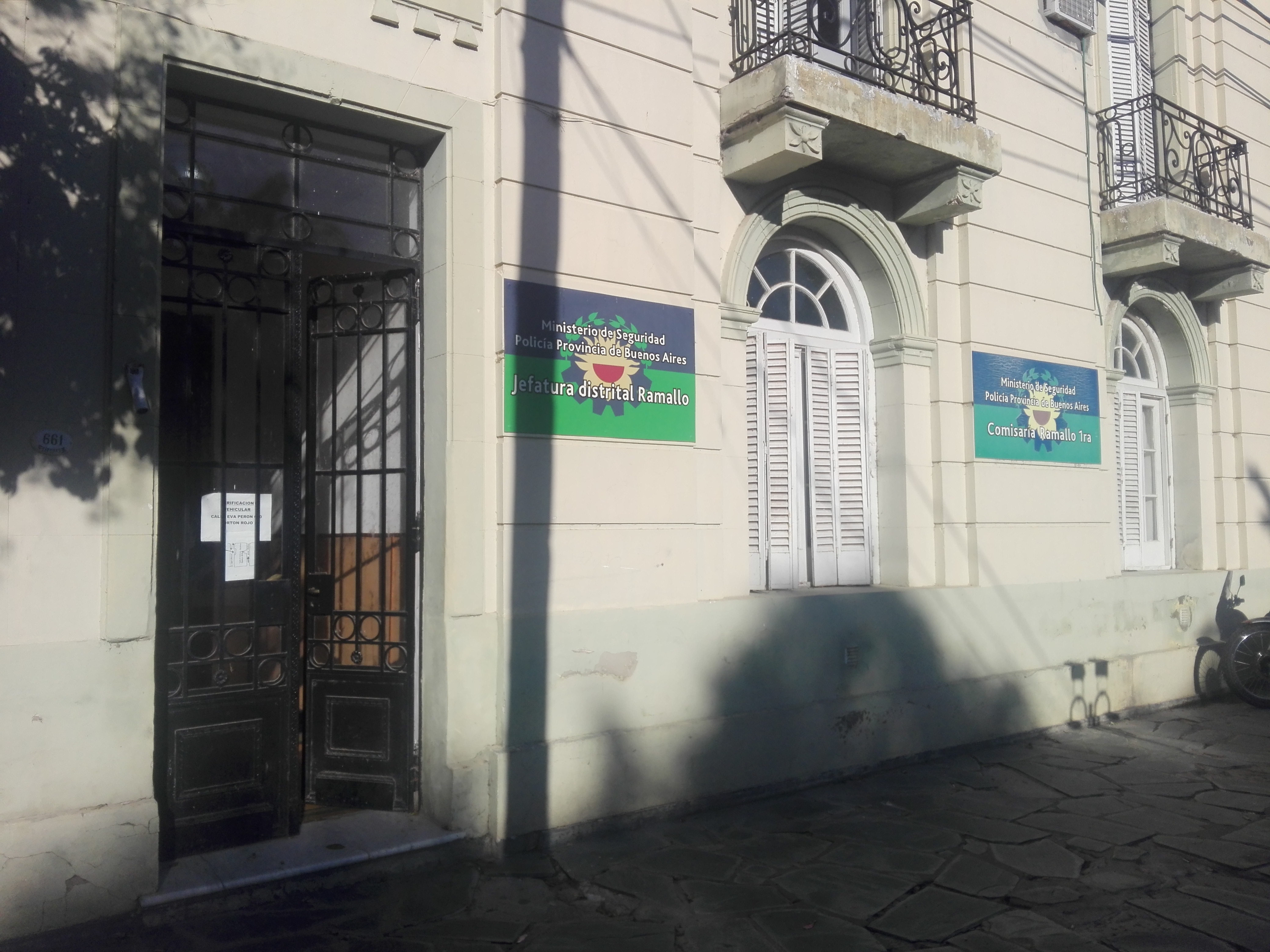 Durante la sesión especial para la rendición de cuentas, una vez finalizada, el concejal Elvio Zanazi, le pidió al presidente del cuerpo, Sergio Costoya, la posibilidad de convocar a la Comisión de Seguridad al recinto ante los hechos de violencia institucional denunciados por vecinos de Ramallo.