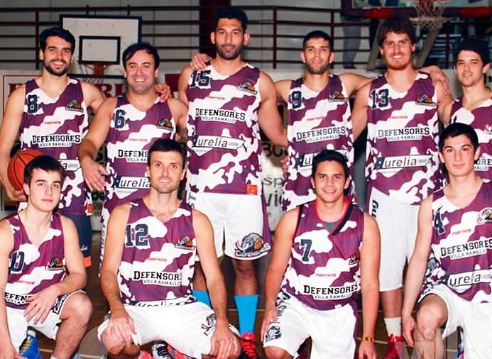 Integrantes del plantel superior de básquet de Defensores de Belgrano y su entrenador Martín Blanco dialogaron con periodistas, directivos y socios granates que se acercaron al estadio cubierto “Luis María Giordano”; previo al desarrollo de la habitual jornada de entrenamientos.
