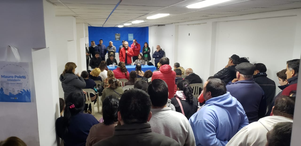 El intendente Mauro Poletti presentó la lista con la que busca su reelección. Lo hizo con un acto en la localidad de Pérez Millán, acompañado de los postulantes a concejales y parte de sus funcionarios.