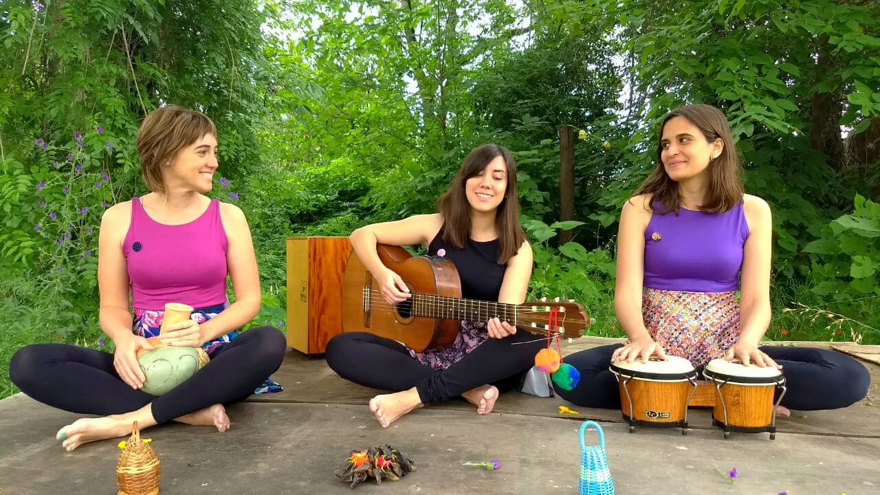 El trío compuesto por Ana Lescano, Ana Clara Urquiza y Flor Grazul, se presenta este viernes en el Teatro Ramallo, Sarmiento 1127 de Villa Ramallo, desde las 21:30 horas.
