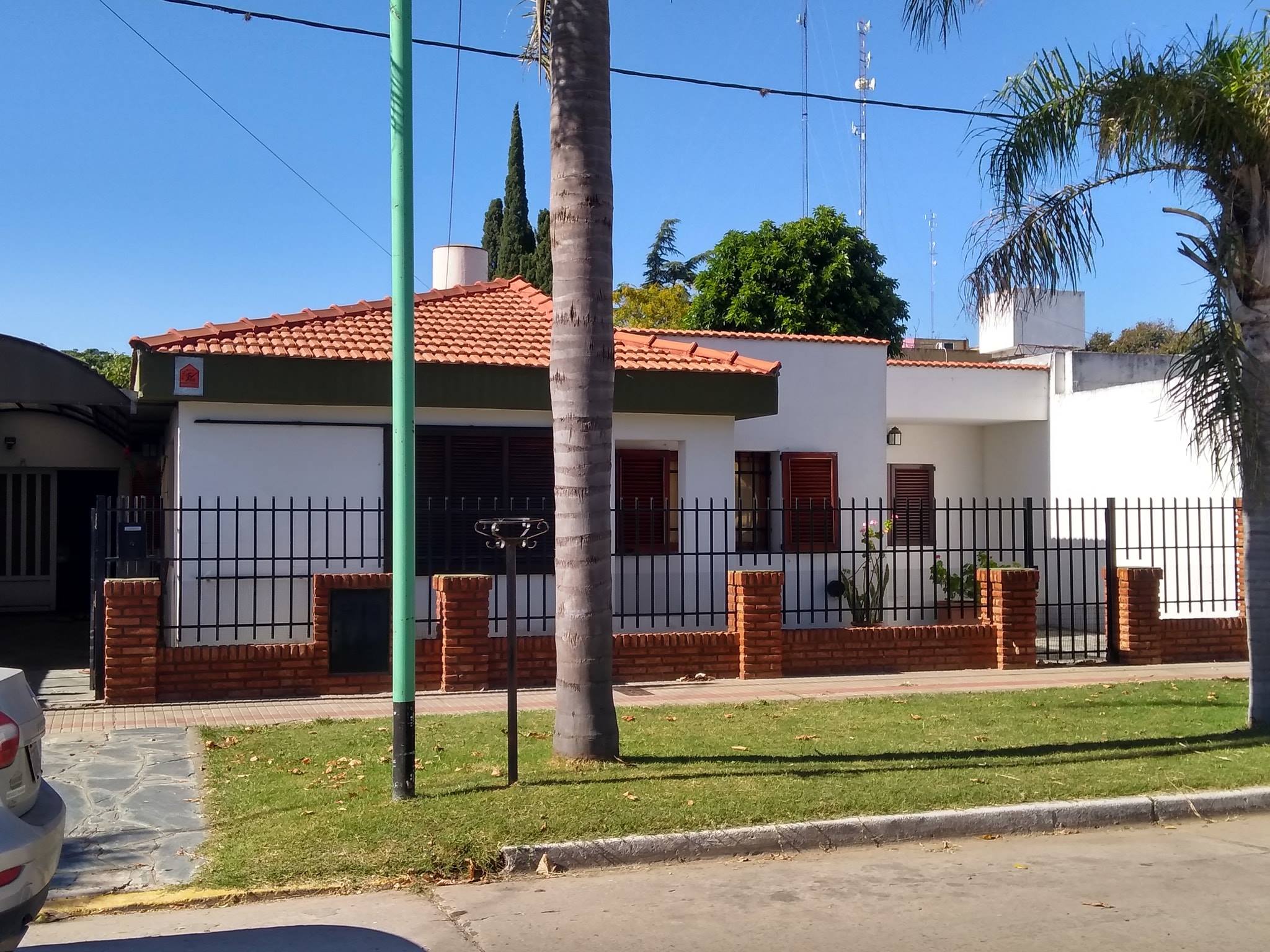 Este lunes se produjo un asalto a mano armado en una vivienda de calle Colón de la ciudad de Ramallo. Al menos tres delincuentes irrumpieron en el domicilio a punta de pistola, reduciendo a los moradores.