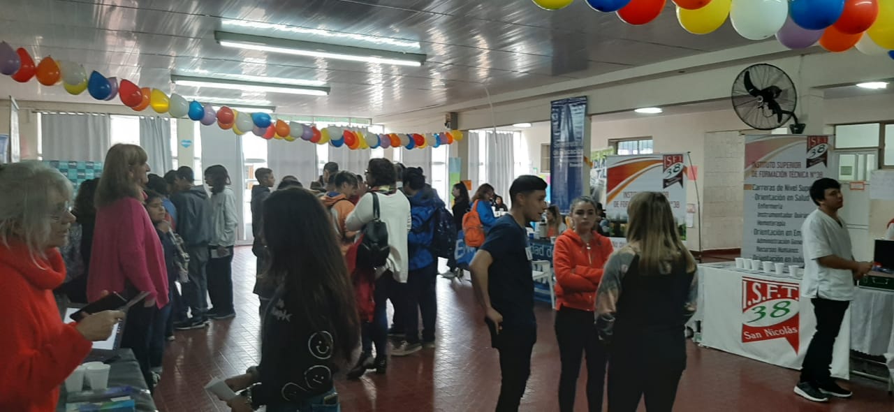 Se realizó la Expoeducativa en la Escuela Secundaria N° 1 de Villa Ramallo. Allí más de 450 alumnos pudieron recorrer los stands y acceder a información de carreras y cursos. Además se realizaron charlas informativas.