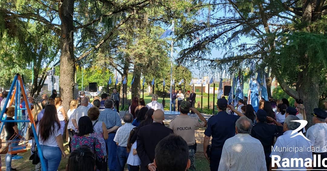 En un emotivo acto, la Municipalidad de Ramallo y la comunidad, a 37 años de la guerra, recordaron a los Héroes de Malvinas que volvieron al continente y a los que dejaron su vida defendiendo a la Patria.