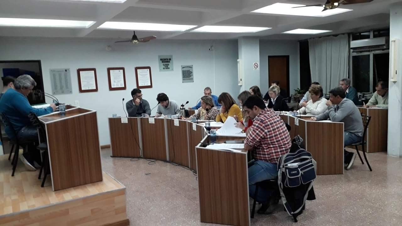 En la última sesión del Concejo Deliberante, la concejal de 1 País, Maira Ricciardelli, presentó una resolución en la que le solicita al Ejecutivo si cuentan con informes enviados por Universidad Nacional de Rosario, que fueran realizados mediante el convenio de vinculación tecnológica.