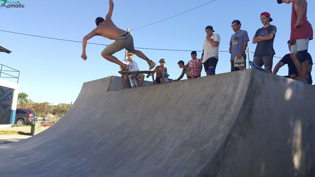 Como parte del lanzamiento del Skate Park en el Paseo Jauretche, se realizaron exhibiciones de Skate y BMX en la pista y en el miniramp bajo la mirada expectante de familiares y amigos que mediante mate por medio vivieron una jornada entretenida y distendida.