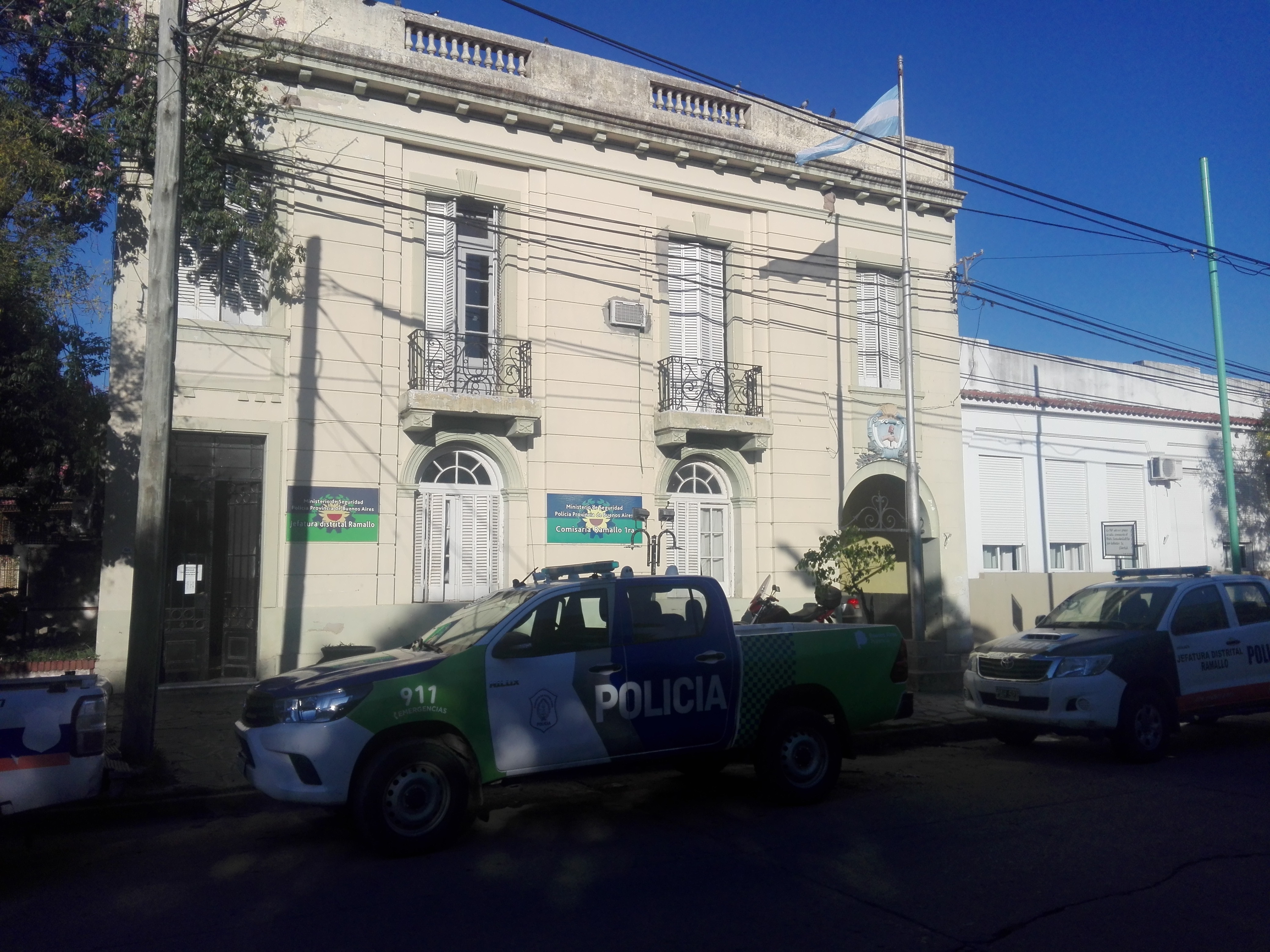 En la madrugada del domingo 20 de mayo, familiares de un menor de 16 años denunciaron que policías de la Comisaría Primera de Ramallo detuvieron y golpearon a un menor hasta dejarlo inconsciente.