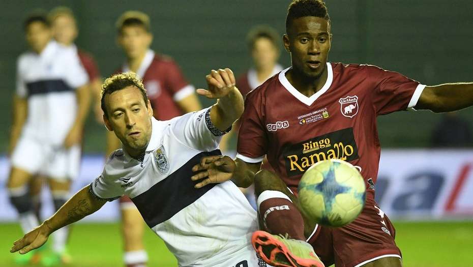 La Copa Argentina sigue demostrando las complicaciones del fútbol argentino y el nivel parejo que existe entre los equipos de todas las categorías. Gimnasia y Esgrima La Plata podrá dar fe de tal afirmación tras quedar afuera ante Defensores de Belgrano de Villa Ramallo, equipo del Federal A.