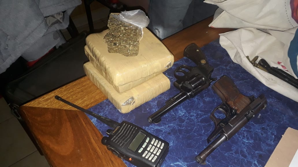 En el marco de la causa donde fuera damnificado el comercio “Los Nogales”, personal de DDI (Dirección de Investigaciones) juntamente con personal EPC 2º Villa Ramallo (Estación de Policía Comunal 2ª Villa Ramallo), se cumplieron arduas tareas investigativas basadas en testimonios recabados.