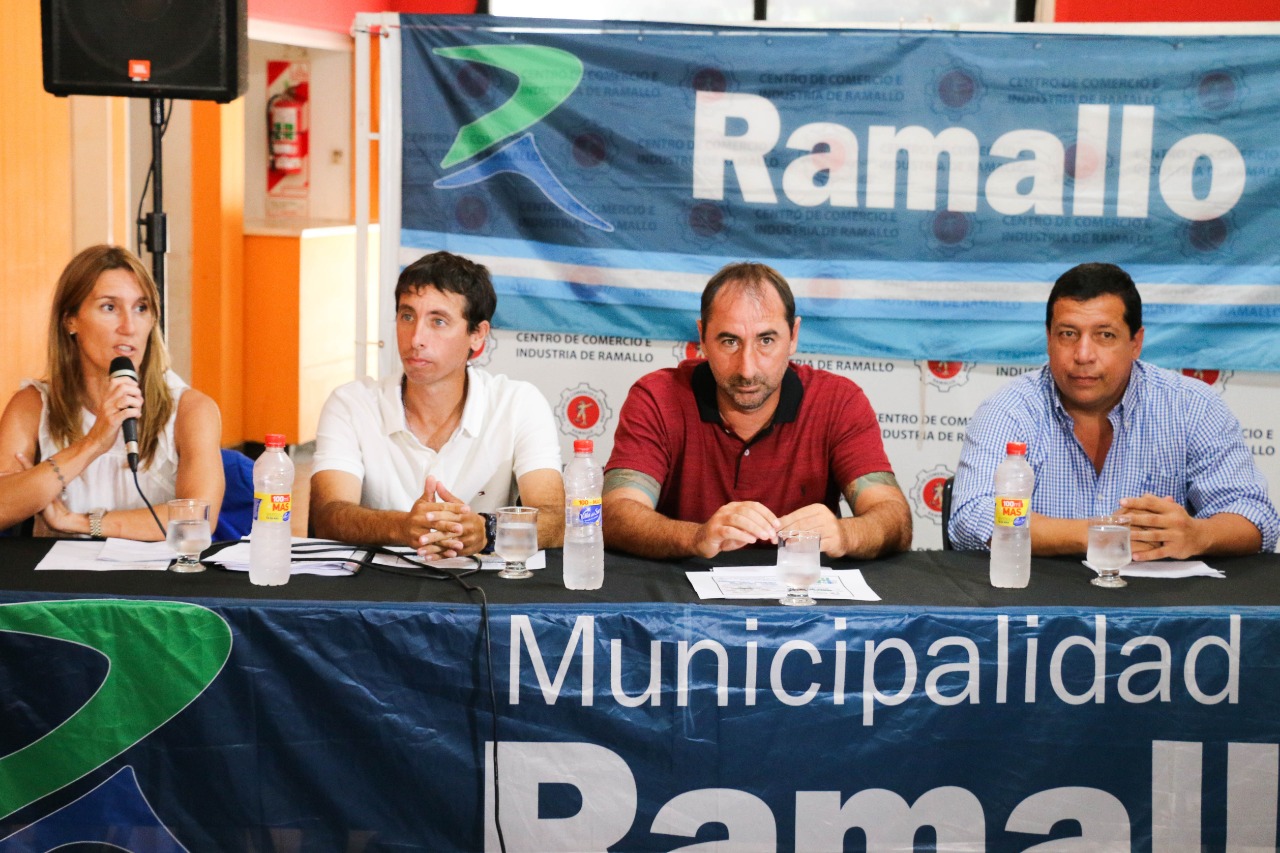 En el Centro de Comercio, Turismo e Industria de la ciudad de Ramallo se realizó el lanzamiento de los Juegos Bonaerenses 2019. Estuvieron presentes la inspectora de Educación Física Eleonora Mangialavori; el inspector, Lucas Salvatore; los subsecretarios de Deporte, Marcelo Verón, y de Cultura, Mauricio Carol.