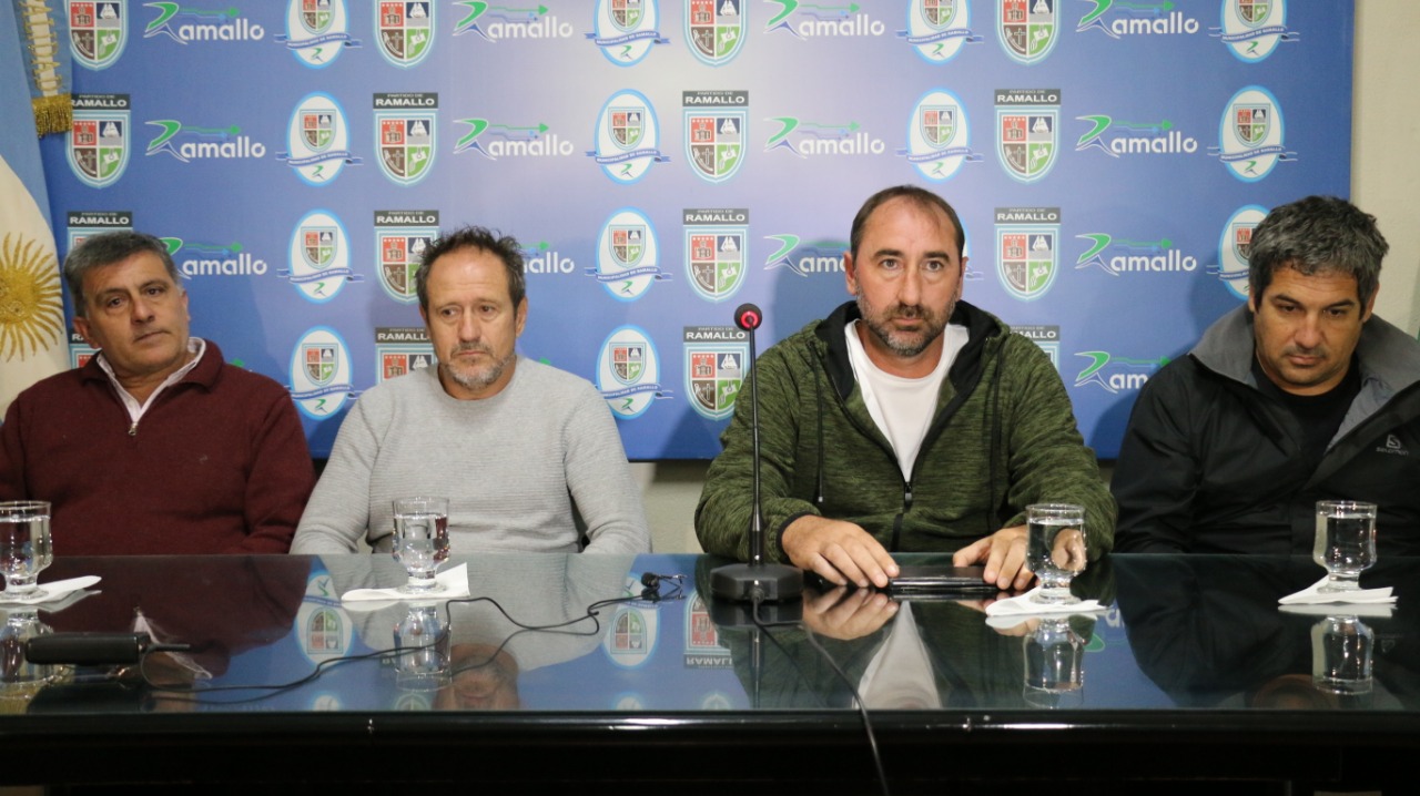 En conferencia de prensa y con la presencia de Jorge Acuña, exjugador de Racing Club de Avellaneda; del subsecretario de Deporte, Marcelo Verón; del director de Turismo, Osvaldo Villarreal y de Antonio Luna de Vetarnos de Nogoyá, se realizó la presentación del torneo que contará con más de 36 equipos. El mismo se llevará a cabo los días 29,30 y 31 de marzo en las instalaciones del Camping de la UOM.