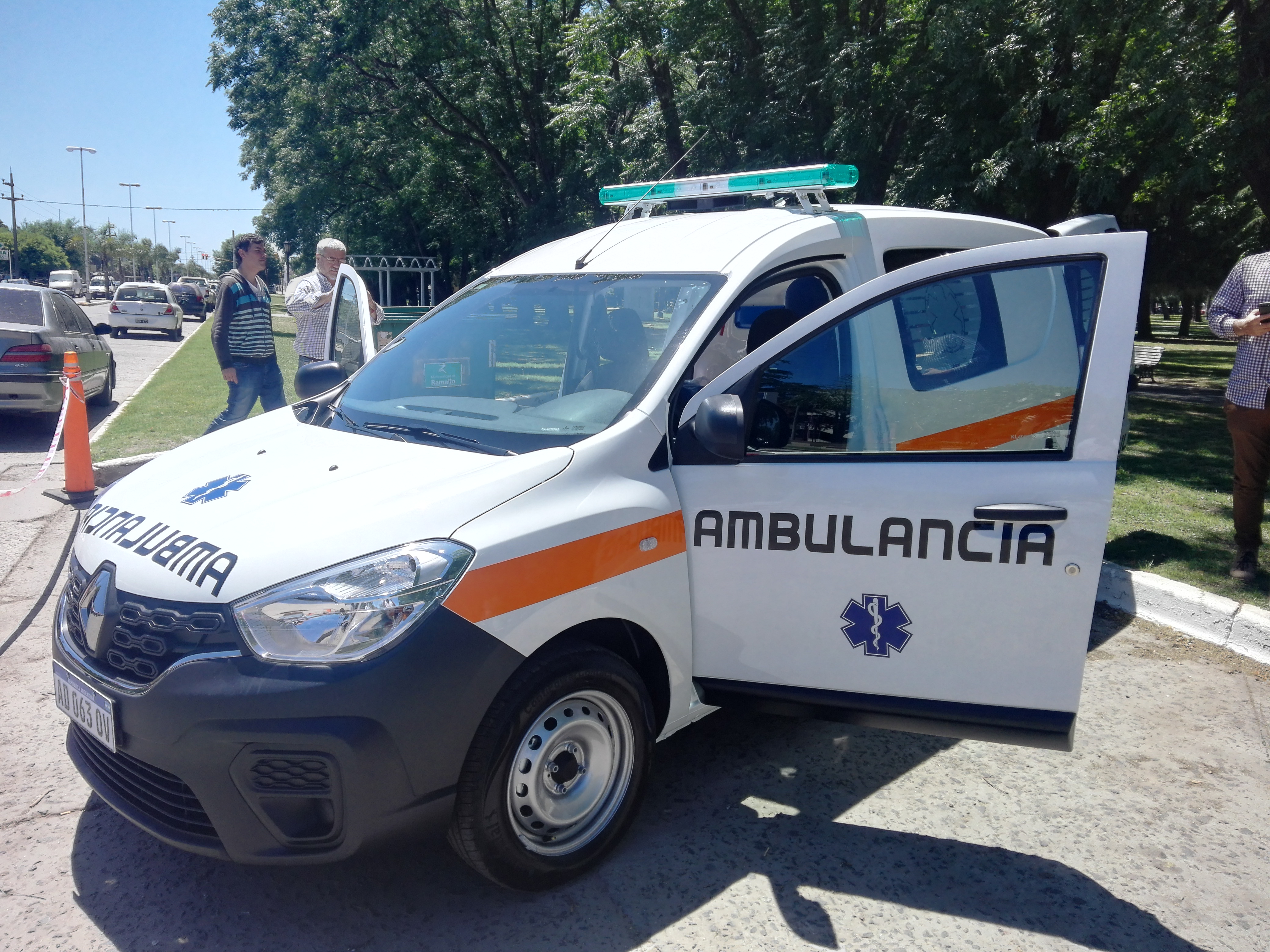 El intendente Mauro Poletti realizó la presentación de la ambulancia de alta complejidad adquirida por el municipio. En conferencia de prensa junto al delegado Ariel Galarza, y al administrador del hospital, Lucas Reyik, indicó que esta nueva ambulancia será destinada a la localidad de Villa General Savio.