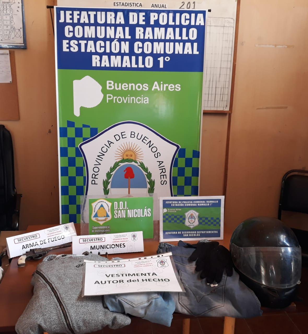 La Policía Comunal Ramallo Primera, en conjunto con la Jefatura Departamental San Nicolás, realizó cinco allanamientos simultáneos, marco en el cual detuvo a un sujeto mayor de edad, imputado por ilícitos de robo calificado.
