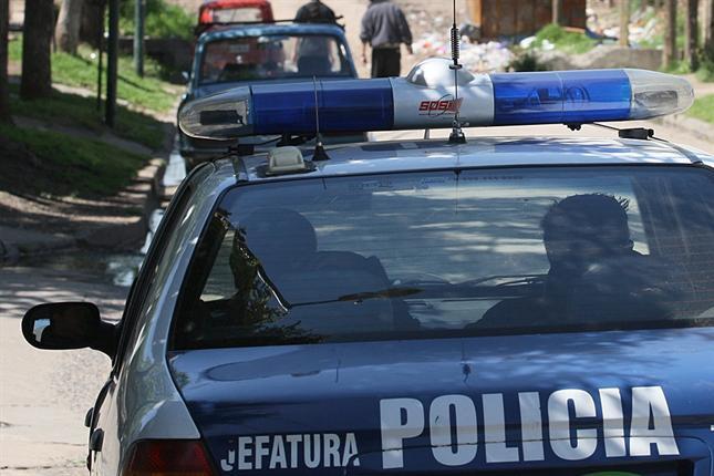 En la madrugada de este martes 29 de mayo fue hallado el cuerpo sin vida de Santiago Siricani, de 19 años, quien presentaba una herida de arma blanca en la zona abdominal. Según confirmo la policía, se produjo luego de un altercado con otro joven, quien le propino el fatal puntazo.