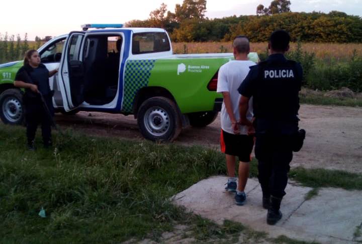 Dos jóvenes fueron aprhendidos en Villa Ramallo por robo agravado. Los detenidos, de 19 y 23 años, fueron apresados tras una serie de allanamientos en Barrio La Laguna.