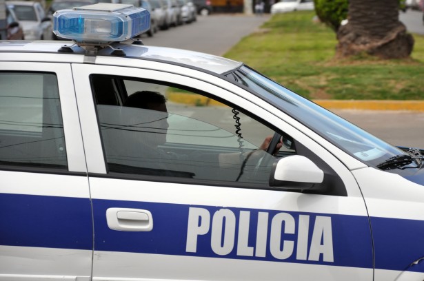 Malvivientes ingresaron en una casa del Barrio Santa Mónica, sobre calle Alvear, propiedad de la familia Cabrera, de donde se llevaron varios electrodomésticos. Si bien en la casa no había moradores, fueron los vecinos quienes alertaron a las autoridades. Denuncian también que las cámaras instaladas por el municipio no están funcionando.