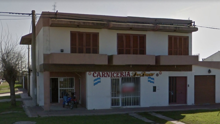 En la noche del miércoles 26 de diciembre, tres sujetos encapuchados ingresaron con intención de robo a una carnicería de la ciudad de Ramallo. Luego de golpear al dueño y encerrarlo en un baño, se robaron 3 mil pesos.
