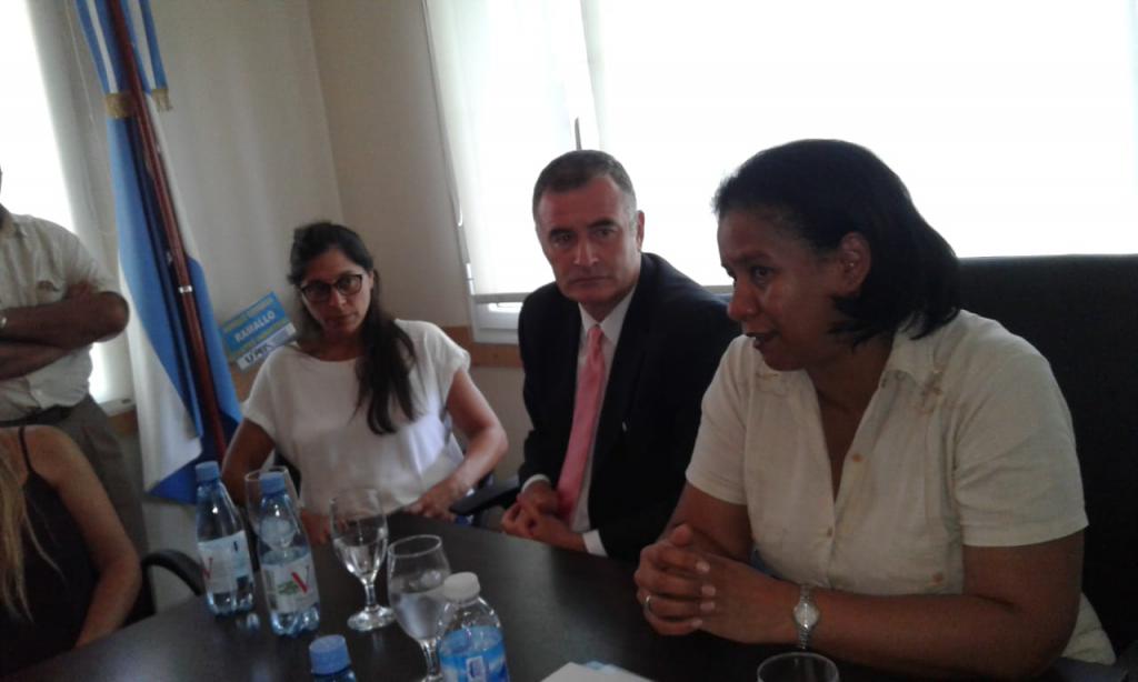 Este viernes 15 de febrero, a partir de las 15 horas, en el marco del Programa “Ramallo se abre al Mundo”, el intendenteMauro Poletti estará recibiendo la visita de una delegación de la Embajada de Cuba. La cita será en el Hotel Howard Johnson, donde se desarrollará una charla sobre tecnología.