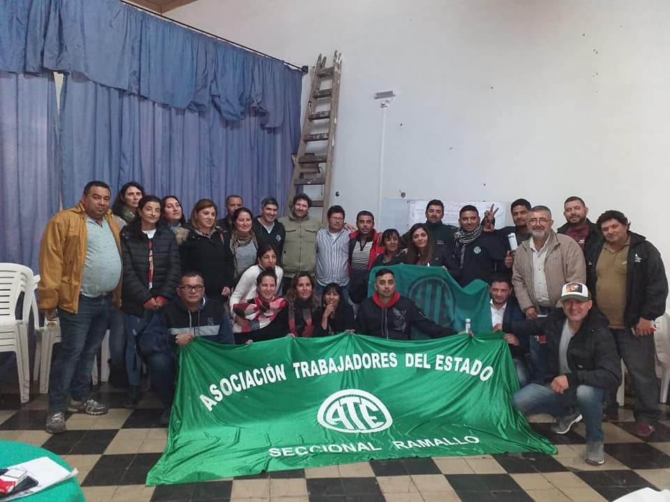 El director de Formación de ATE, Leandro Fontela, estuvo este viernes en la Sociedad Italiana de Ramallo brindando una jornada de capacitación a los delegados y afiliados de ATE de la seccional Ramallo, Salto y Arrecifes. Adrián Lescano, secretario general de la seccional evaluó como “muy positiva” las capacitaciones que se vienen realizando desde el gremio.