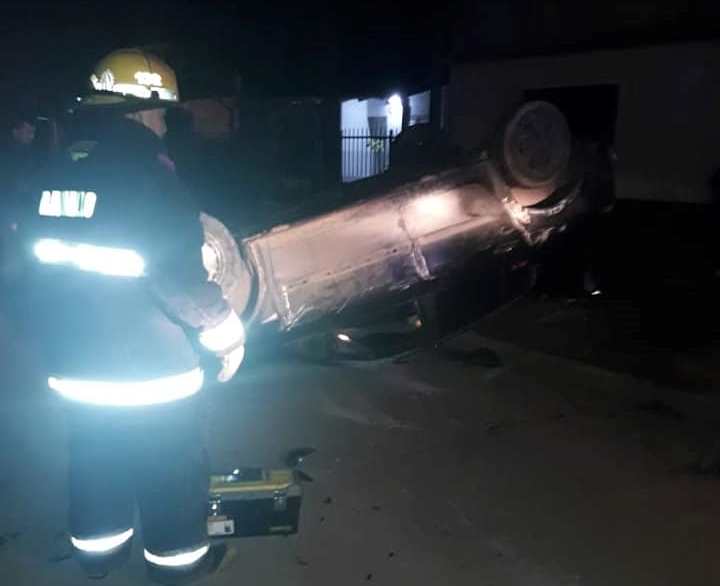 En la noche de este lunes 3 de junio, aproximadamente a las 23.45 horas, personal de Bomberos Voluntarios fue alertado por un accidente vehicular en la intersección de las calles 9 de julio y 1 de mayo en Villa Ramallo.