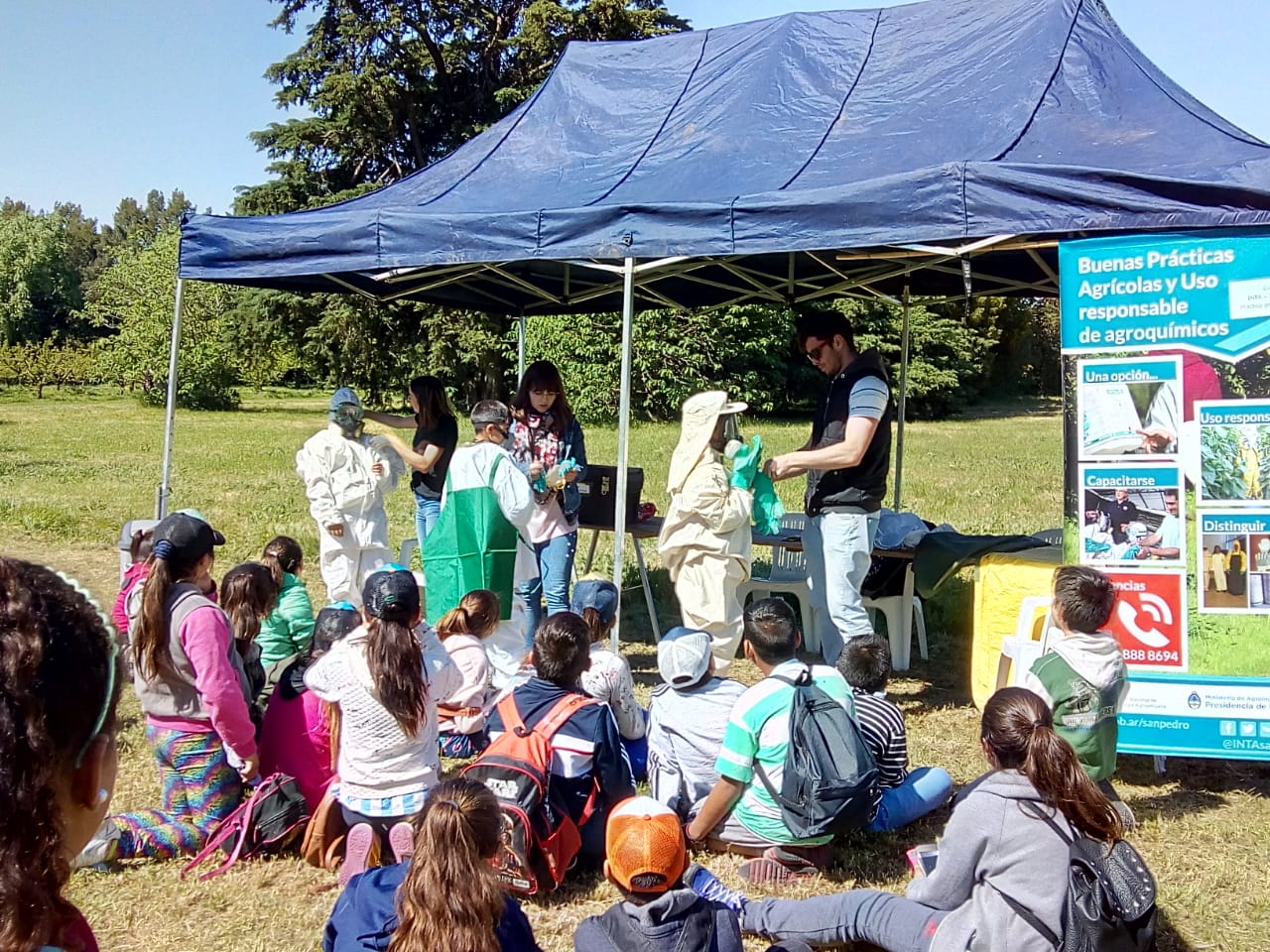 La Jefatura Distrital de Educación informó sobre la participación de alumnos locales en diferentes jornadas educativas. En esta oportunidad, estudiantes del CEC 802 visitaron el INTA y el campo experimental que la entidad tiene en San Pedro.