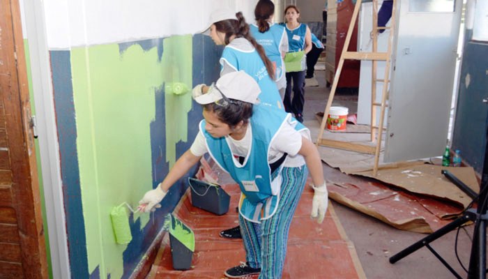 En el marco del programa de Voluntariado Corporativo de Ternium Siderar y sumando el aporte económico de la Fundación Hermanos Agustín y Roberto Rocca el próximo sábado 21 y domingo 22 de abril, tendrán lugar las jornadas “Voluntarios en Acción” en la Escuela Primaria N°4 “José de San Martín” de la localidad de Villa General Savio.