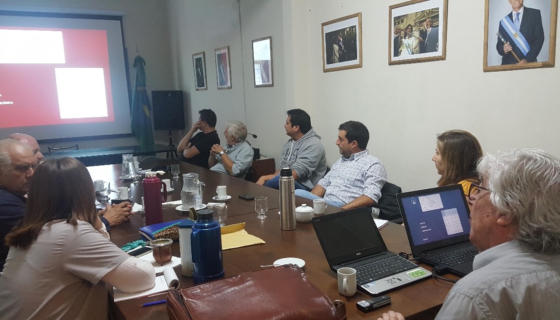 Se presentó el Programa de Medio Ambiente y Salud (PROMAS) perteneciente a la Universidad Nacional de Rosario. Participaron de la presentación el intendente Mauro Poletti; la secretaria de Salud Noelia Cejas; y el equipo técnico de la Universidad Nacional de Rosario.