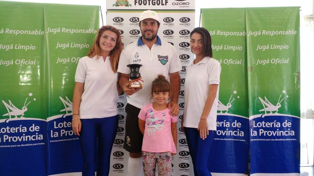 Este domingo se desarrolló en San Nicolás la Copa de Verano de Footgolf. De la fecha, participaron más de 80 jugadores de toda la región y contó con la presencia del exjugador de la Selección nacional, Roberto Fabián “Ratón” Ayala.