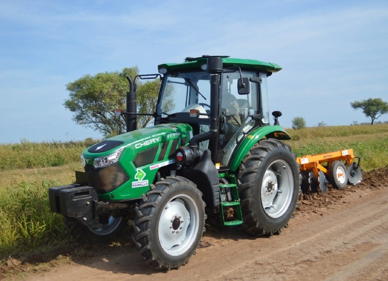 Nuevo tractor para caminos rurales