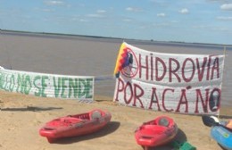 Protesta de ambientalistas en el río Paraná