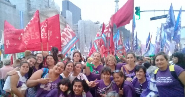 Mujeres del Movimiento Evita Ramallo participaron de la marcha nacional
