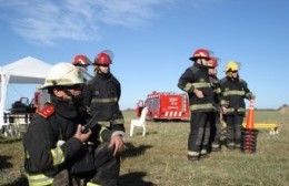 Reconocen a bomberos de Ramallo tras salvar la vida de un bebé