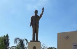 Restauraron el monumento a Raúl Alfonsín
