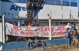 ArreBeef: los trabajadores desalojaron la planta y continúan la protesta en la puerta