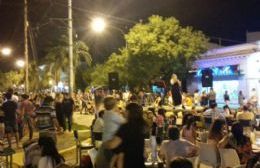 Gran concurrencia de público en la peatonal de Villa Ramallo