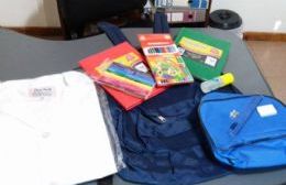 Entrega de mochilas, guardapolvos y útiles escolares para afiliados de ATE