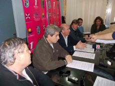 Los dirigentes radicales durante la conferencia de prensa.
