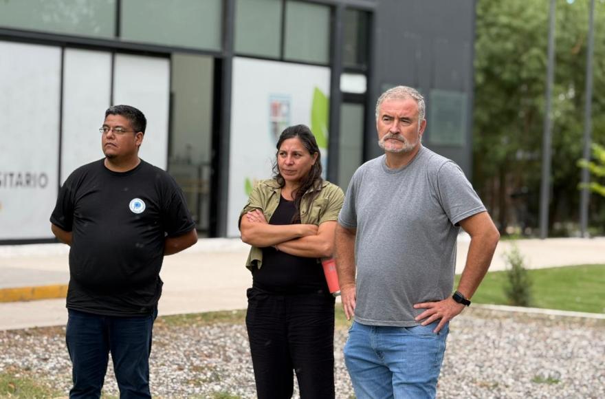 El intendente Poletti estuvo presente en la instalación de los módulos.